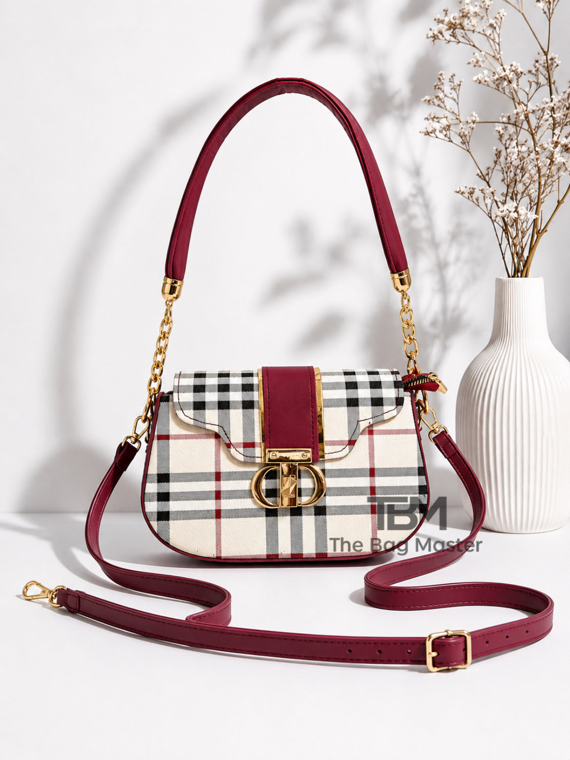 Luxury Textured Crossbody Bag with Signature Designer Clasp & Chain-Link Strap