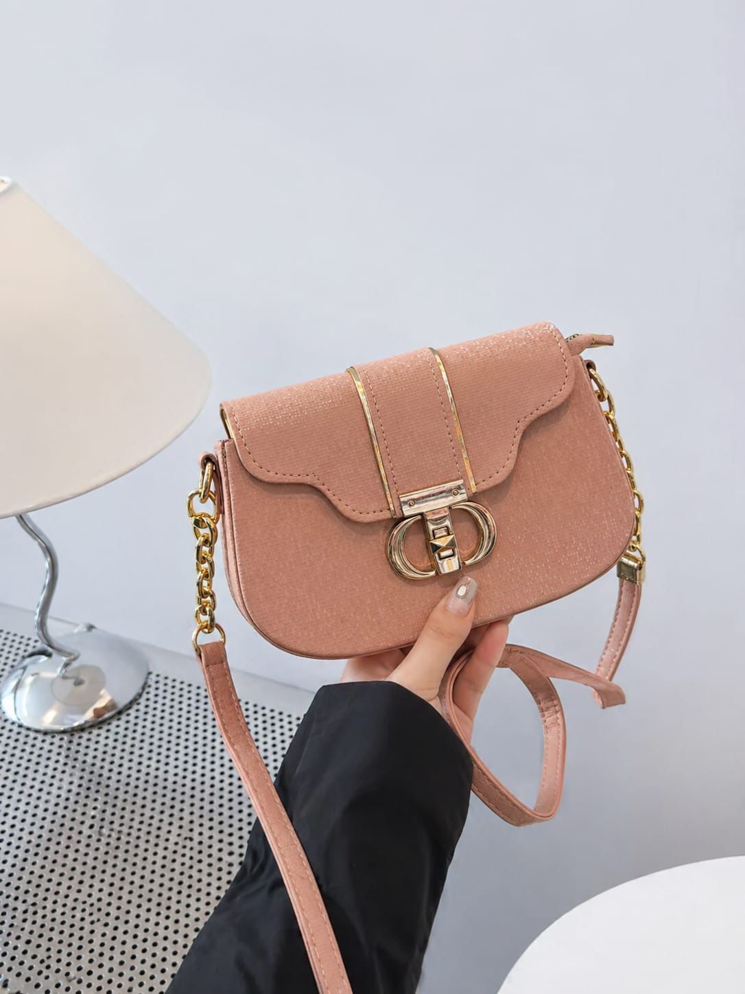Luxury Textured Crossbody Bag with Signature Designer Clasp & Chain-Link Strap