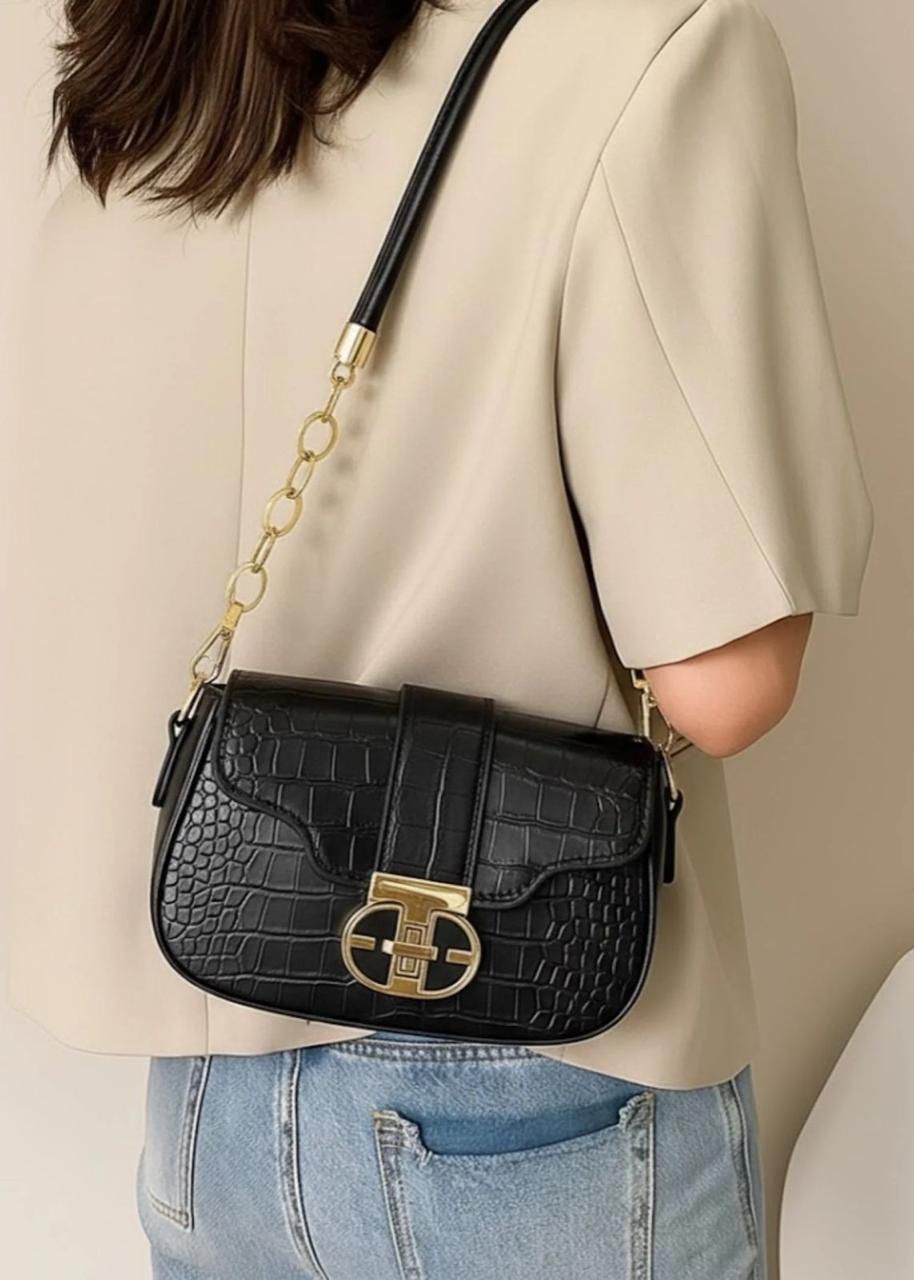 Luxury Textured Crossbody Bag with Signature Designer Clasp & Chain-Link Strap