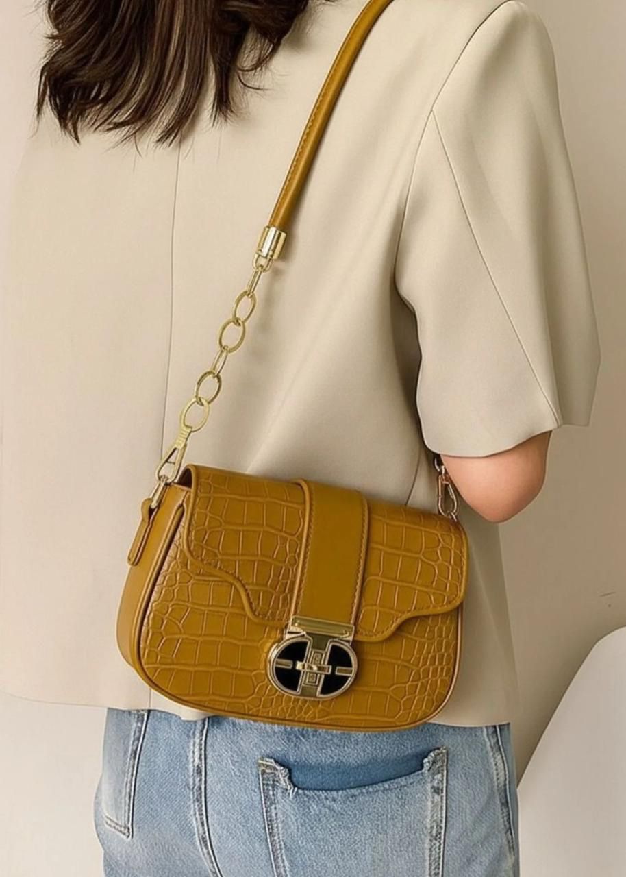 Luxury Textured Crossbody Bag with Signature Designer Clasp & Chain-Link Strap
